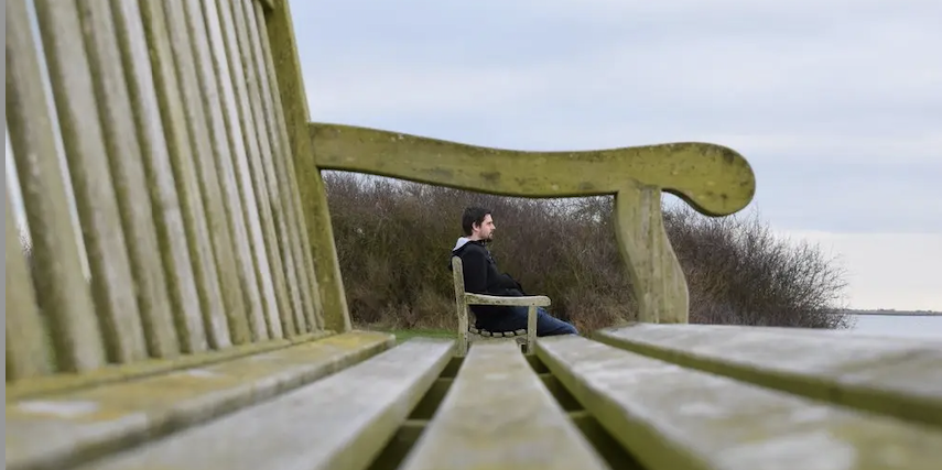 Thumbnail for เมื่อ "การยึดติด" กลายเป็นสิ่งที่ฉุดรั้งคุณไว้: มุมมองใหม่ต่อการเรียนรู้และการทำงาน