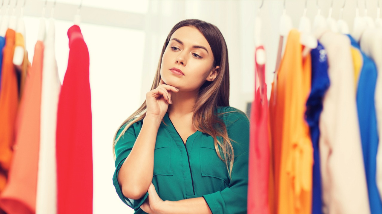 Thumbnail for เสื้อสีมงคลปี 2569 ใส่แล้วดีทั้งด้านงาน การเงิน ความรัก และสุขภาพ มีสีอะไรมาดูกัน!